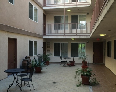 700 N Hill Place - Photo Thumbnail 17