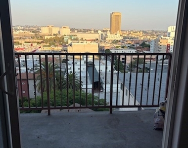 700 N Hill Place - Photo Thumbnail 7