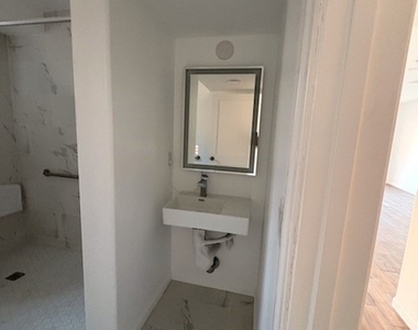 700 N Hill Place - Photo Thumbnail 15