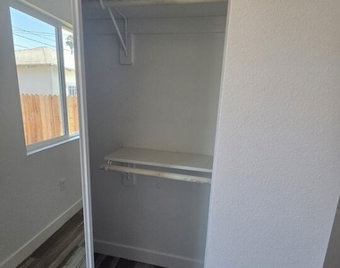 817 1/2 W 101st Street - Photo Thumbnail 5