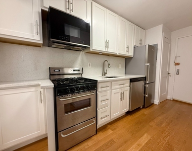 352 Greene Avenue - Photo Thumbnail 6