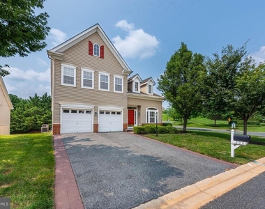 200 Smarty Jones Terrace - Photo Thumbnail 35