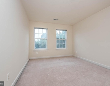 200 Smarty Jones Terrace - Photo Thumbnail 29