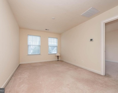 200 Smarty Jones Terrace - Photo Thumbnail 25