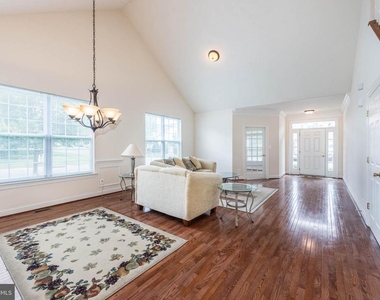 200 Smarty Jones Terrace - Photo Thumbnail 2
