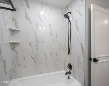 22 Comares Avenue - Photo Thumbnail 13