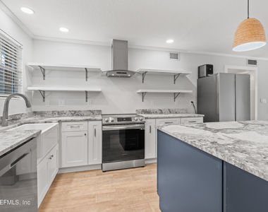 22 Comares Avenue - Photo Thumbnail 4
