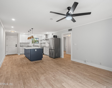 22 Comares Avenue - Photo Thumbnail 10