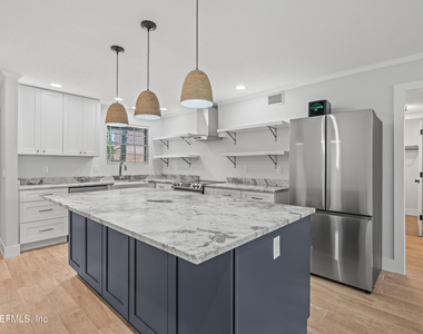 22 Comares Avenue - Photo Thumbnail 5