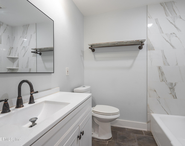 22 Comares Avenue - Photo Thumbnail 12