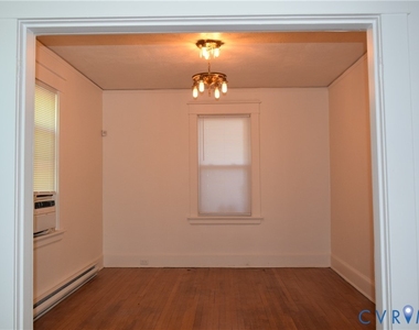 301 W 30th Street - Photo Thumbnail 2