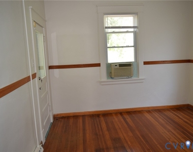 301 W 30th Street - Photo Thumbnail 12