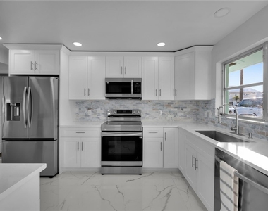 2758 Bruce Street - Photo Thumbnail 14
