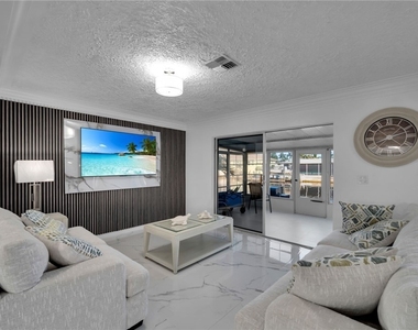 2758 Bruce Street - Photo Thumbnail 9