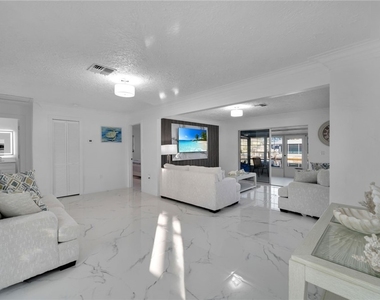 2758 Bruce Street - Photo Thumbnail 8