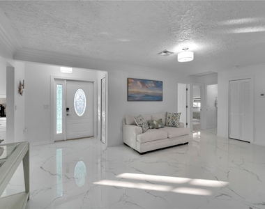 2758 Bruce Street - Photo Thumbnail 7