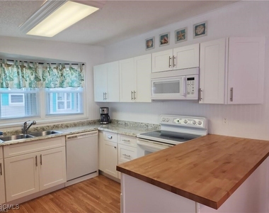 10401 Circle Pine Road - Photo Thumbnail 4