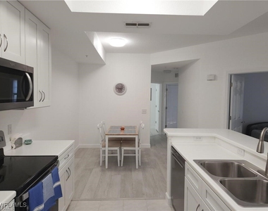 9025 Colby Drive - Photo Thumbnail 4