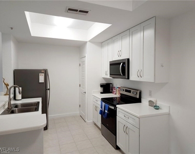 9025 Colby Drive - Photo Thumbnail 6
