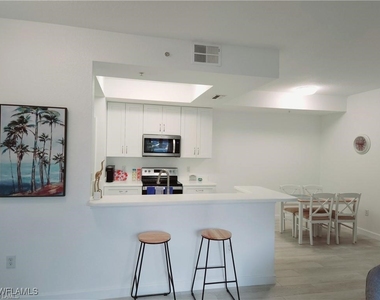 9025 Colby Drive - Photo Thumbnail 7