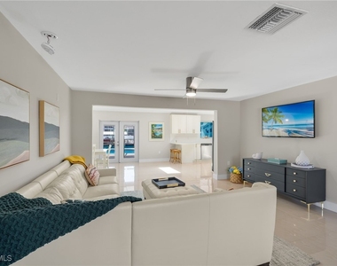 482 Tradewinds Avenue - Photo Thumbnail 4