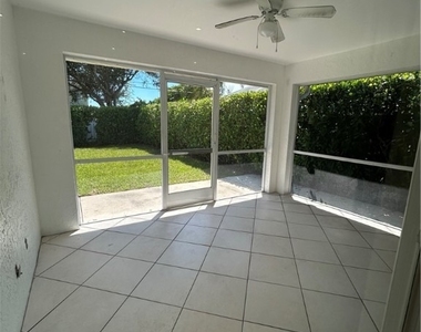 772 100th Avenue N - Photo Thumbnail 10