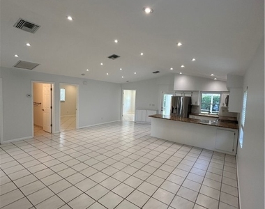 772 100th Avenue N - Photo Thumbnail 7