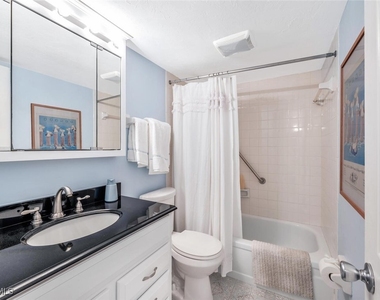 332 Charlemagne Boulevard - Photo Thumbnail 21