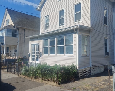 322 Catherine Street - Photo Thumbnail 2