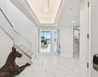 1560 Gulf Boulevard - Photo Thumbnail 3