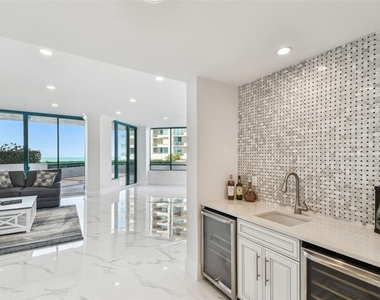 1560 Gulf Boulevard - Photo Thumbnail 4