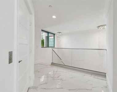 1560 Gulf Boulevard - Photo Thumbnail 13