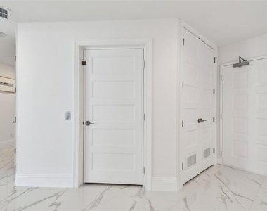 1560 Gulf Boulevard - Photo Thumbnail 14