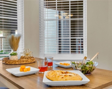 12413 Osorio Court - Photo Thumbnail 5