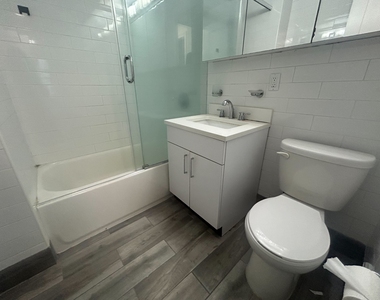 East 56th Street - Photo Thumbnail 3