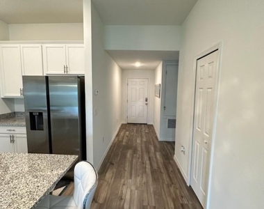 1099 Ne Dania Circle - Photo Thumbnail 3