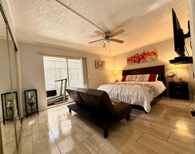 355 Oakridge T - Photo Thumbnail 7