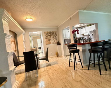 355 Oakridge T - Photo Thumbnail 2