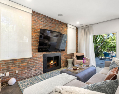4544 Tobias Avenue - Photo Thumbnail 33