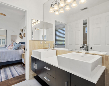 4544 Tobias Avenue - Photo Thumbnail 50