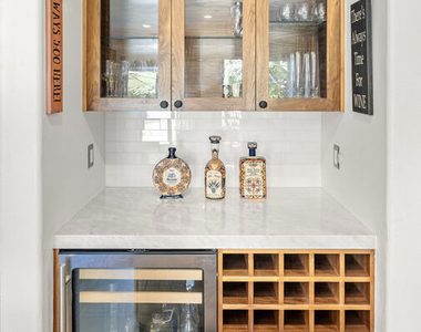 4544 Tobias Avenue - Photo Thumbnail 37