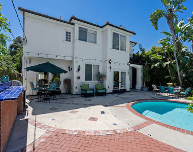 4544 Tobias Avenue - Photo Thumbnail 6