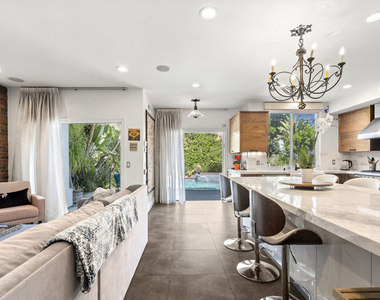 4544 Tobias Avenue - Photo Thumbnail 32
