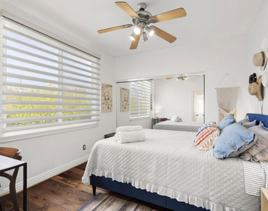 4544 Tobias Avenue - Photo Thumbnail 47