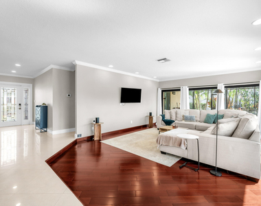 3250 Lakeview Boulevard - Photo Thumbnail 2