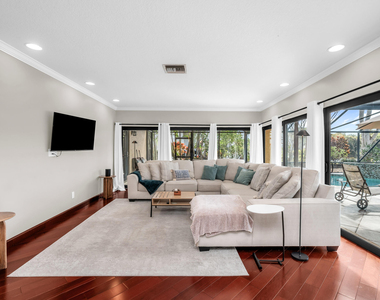 3250 Lakeview Boulevard - Photo Thumbnail 1