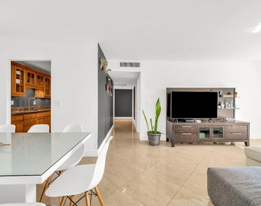 1111 S Ocean Boulevard - Photo Thumbnail 11