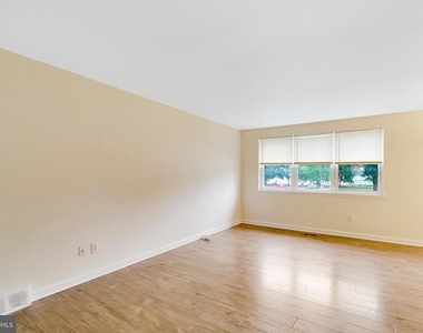 9754 E Roosevelt Boulevard - Photo Thumbnail 3