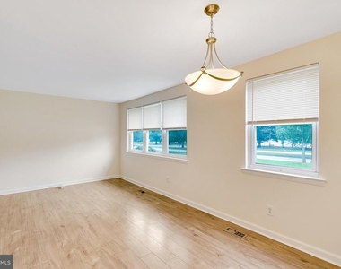 9754 E Roosevelt Boulevard - Photo Thumbnail 6