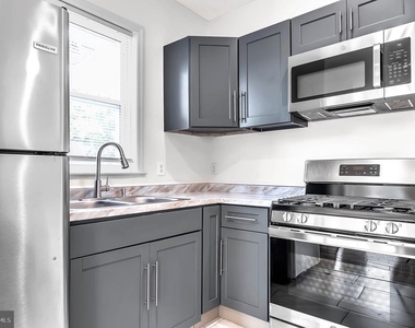 442 W Hanover Street - Photo Thumbnail 8